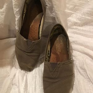 TOMS shoes